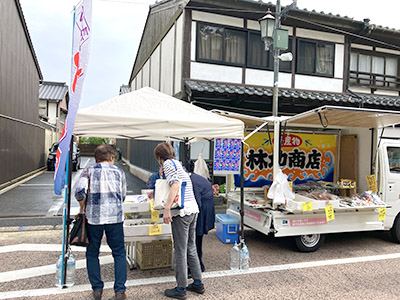 林功海産物店の様子